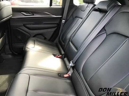 New 2025 Jeep Grand Cherokee Limited w/ Black Appearance Package image 27