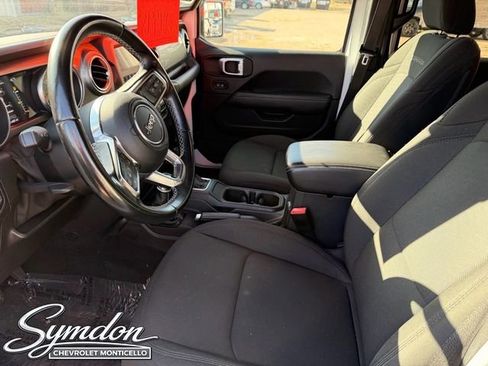 Used 2020 Jeep Wrangler Unlimited Sahara image 9