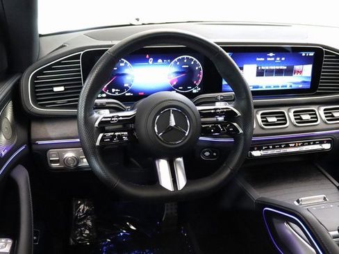 Used 2024 Mercedes-Benz GLS 580 4MATIC image 23