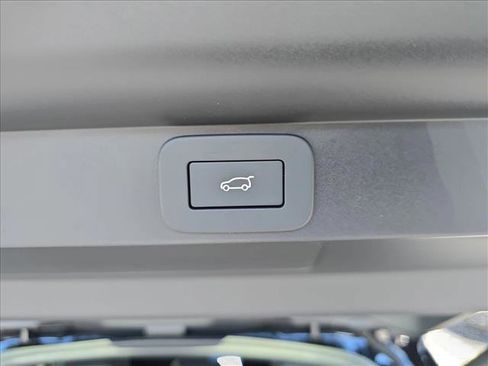 New 2025 Land Rover Range Rover SE image 13