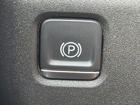 Used 2024 Chevrolet Silverado 1500 LT AWD/4WD image 30