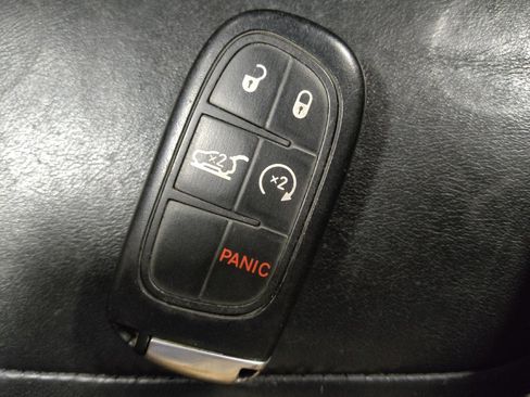 Used 2016 Jeep Cherokee Trailhawk w/ Comfort/Convenience Group image 32