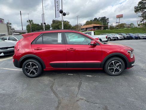 Certified 2025 Kia Niro EX FWD image 2