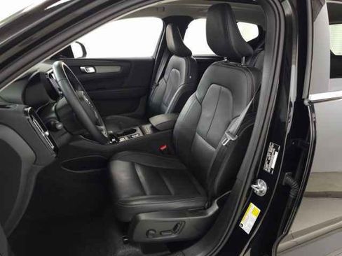 Certified 2025 Volvo XC40 B5 Core image 17