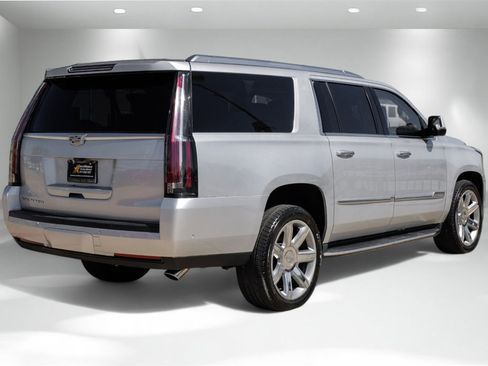 Used 2019 Cadillac Escalade ESV Luxury image 7