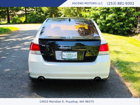 Used 2011 Subaru Legacy 3.6R Limited w/ Popular Equipment Group 2C AWD/4WD image 4