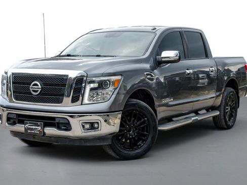 Used 2017 Nissan Titan SL AWD/4WD image 4