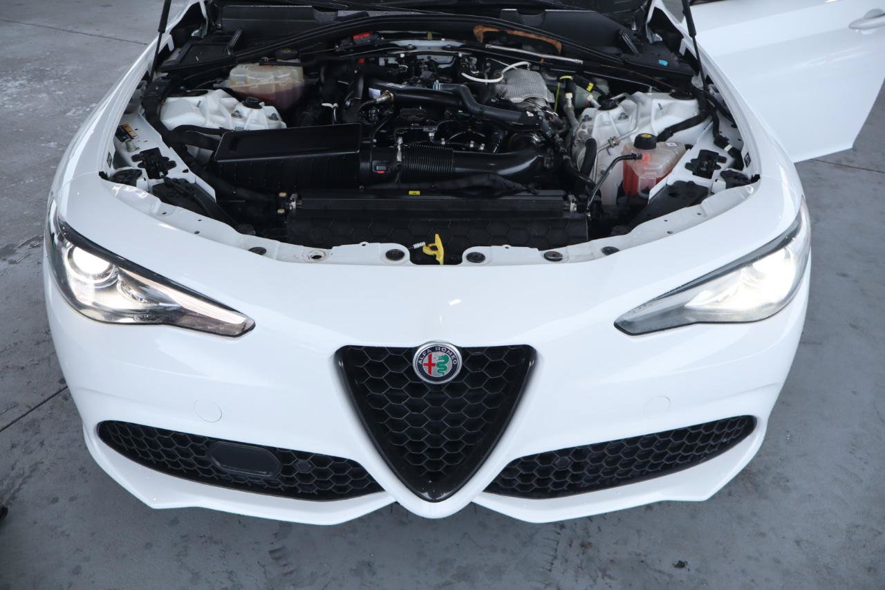 Used 2019 Alfa Romeo Giulia w/ Quick Order Package 22K Sport RWD image 39