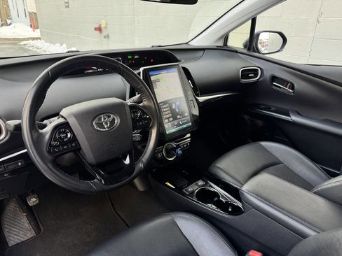 Used 2021 Toyota Prius Prime XLE w/ Carpet Mat Package (TMS) image 11