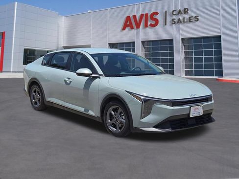 Used 2025 Kia K4 FWD image 3
