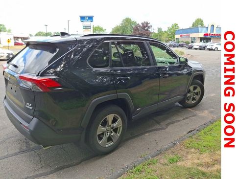 Used 2022 Toyota RAV4 XLE w/ Convenience Package AWD/4WD image 5