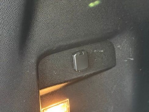 Used 2017 Ford Explorer XLT w/ Equipment Group 202A image 6