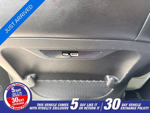 Certified 2024 Chrysler Pacifica Touring-L FWD image 30