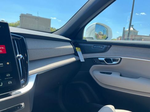 New 2026 Volvo XC90 T8 Ultra w/ Protection Package Premier AWD/4WD image 19