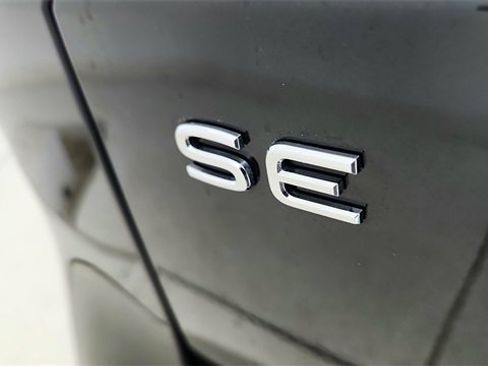 Used 2025 Volkswagen Atlas SE image 17