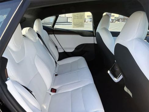 Used 2022 Tesla Model S image 32