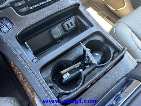 Used 2020 Chevrolet Suburban Premier image 10