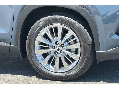 Used 2024 Toyota Grand Highlander AWD image 34