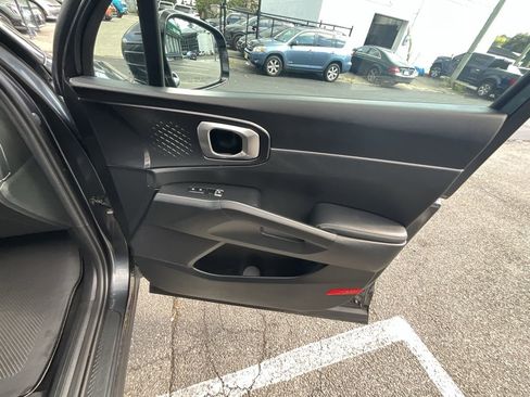 Used 2025 Kia Sorento S image 31