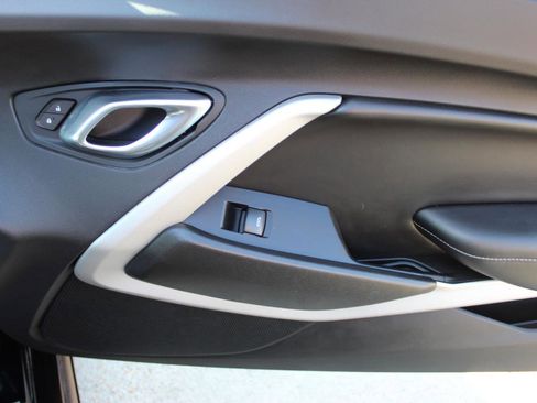 Used 2020 Chevrolet Camaro LT image 15