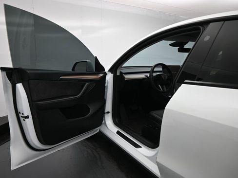 Used 2025 Tesla Model Y Long Range image 7