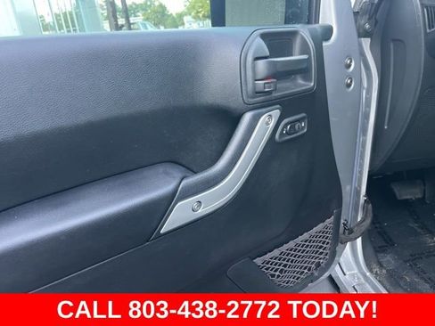 Used 2017 Jeep Wrangler Unlimited Sahara w/ Max Tow Package AWD/4WD image 5