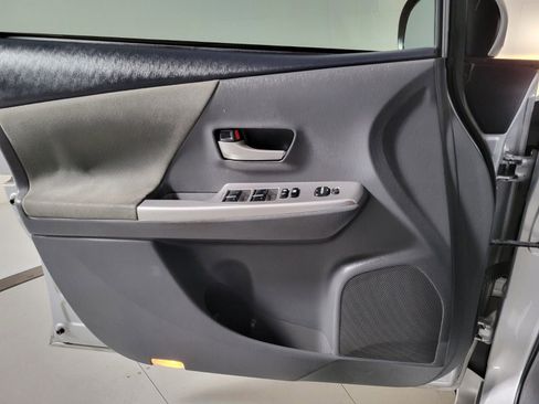 Used 2014 Toyota Prius V Three image 33