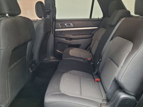 Used 2018 Ford Explorer XLT w/ Equipment Group 201A AWD/4WD image 18