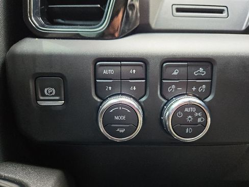 Used 2024 GMC Sierra 2500 AT4 AWD/4WD image 25