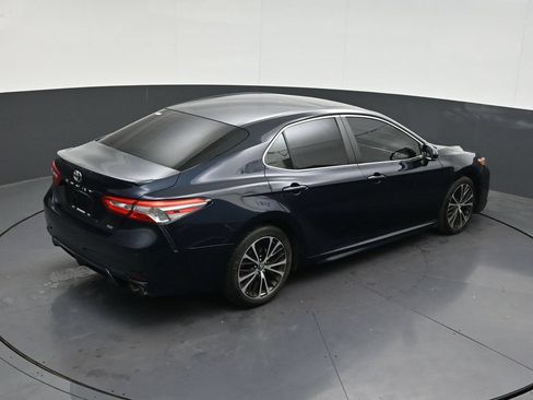 Used 2018 Toyota Camry SE w/ Moonroof Package FWD image 19