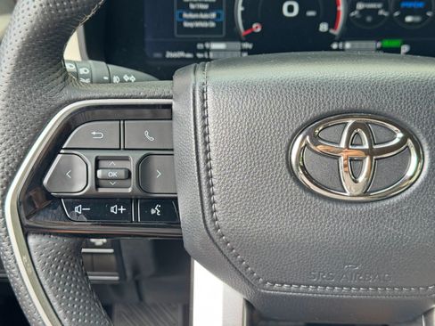 Used 2023 Toyota Sequoia Capstone AWD/4WD image 23