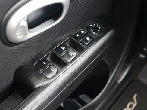 Used 2014 Kia Soul + FWD image 26