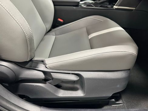 Used 2025 Toyota Camry SE image 60