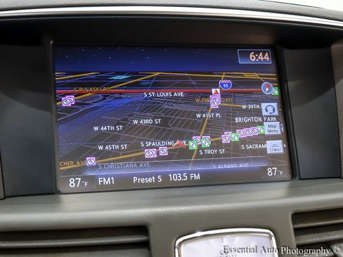 Used 2015 INFINITI Q70 3.7 w/ Technology Package image 24