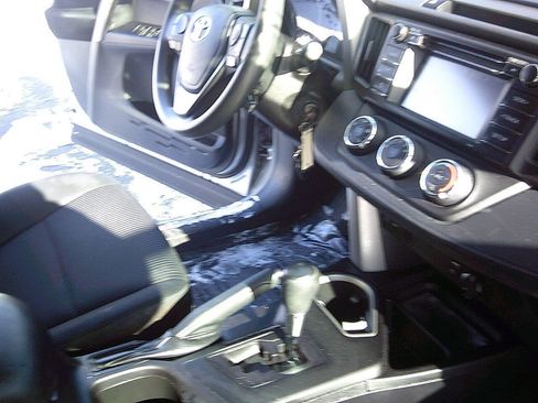 Used 2017 Toyota RAV4 LE image 8