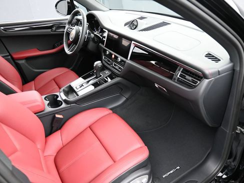 Certified 2026 Porsche Macan AWD/4WD image 32