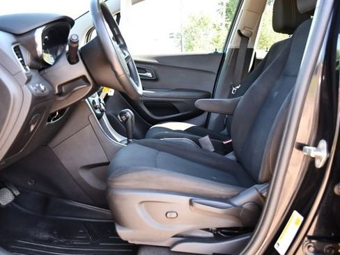 Used 2017 Chevrolet Trax LS FWD image 13