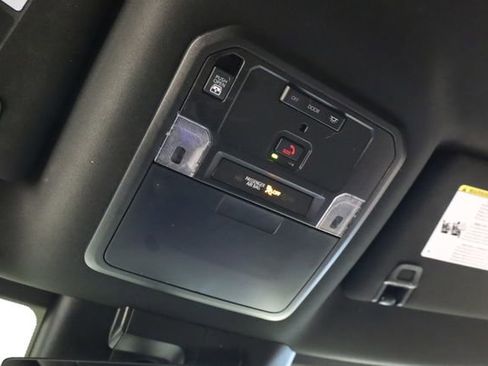 Used 2025 Toyota Tundra Limited AWD/4WD image 27