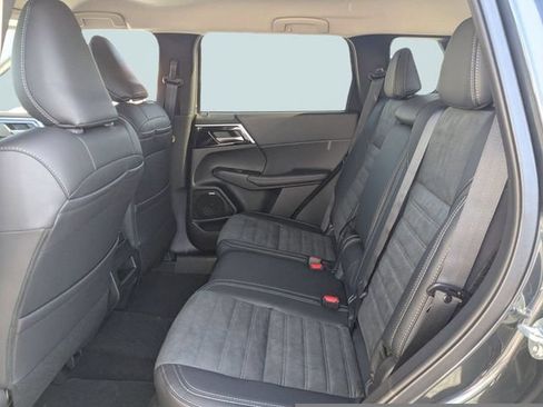 New 2026 Mitsubishi Outlander SE FWD image 12