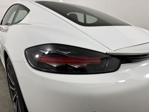 Certified 2018 Porsche 718 Cayman RWD image 18
