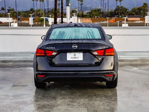 Used 2025 Nissan Altima 2.5 SV image 8