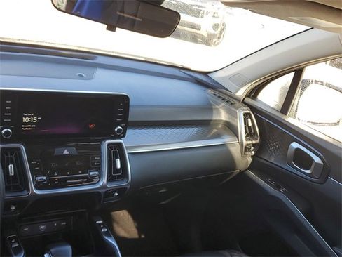 Used 2023 Kia Sorento S image 16
