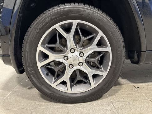 Used 2019 Jeep Grand Cherokee Overland image 10