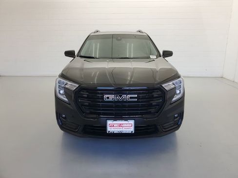 Used 2024 GMC Terrain SLT w/ Elevation Edition FWD image 3