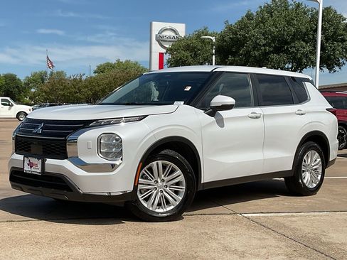 Used 2022 Mitsubishi Outlander ES AWD/4WD image 2