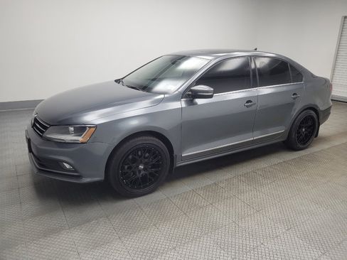 Used 2017 Volkswagen Jetta SEL FWD image 2