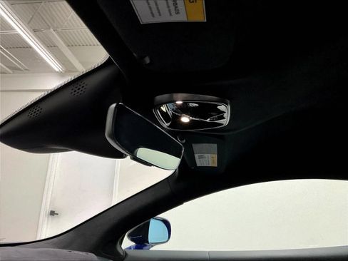 Used 2023 McLaren Artura RWD image 38