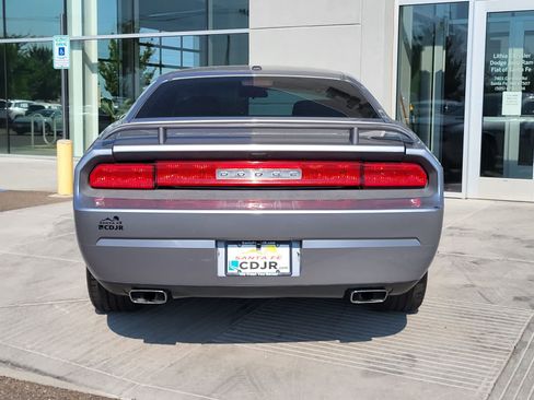 Used 2014 Dodge Challenger SXT RWD image 6