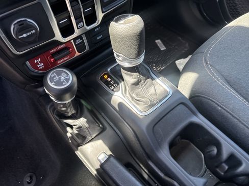 Used 2025 Jeep Wrangler Unlimited Sport S 4xe AWD/4WD image 24