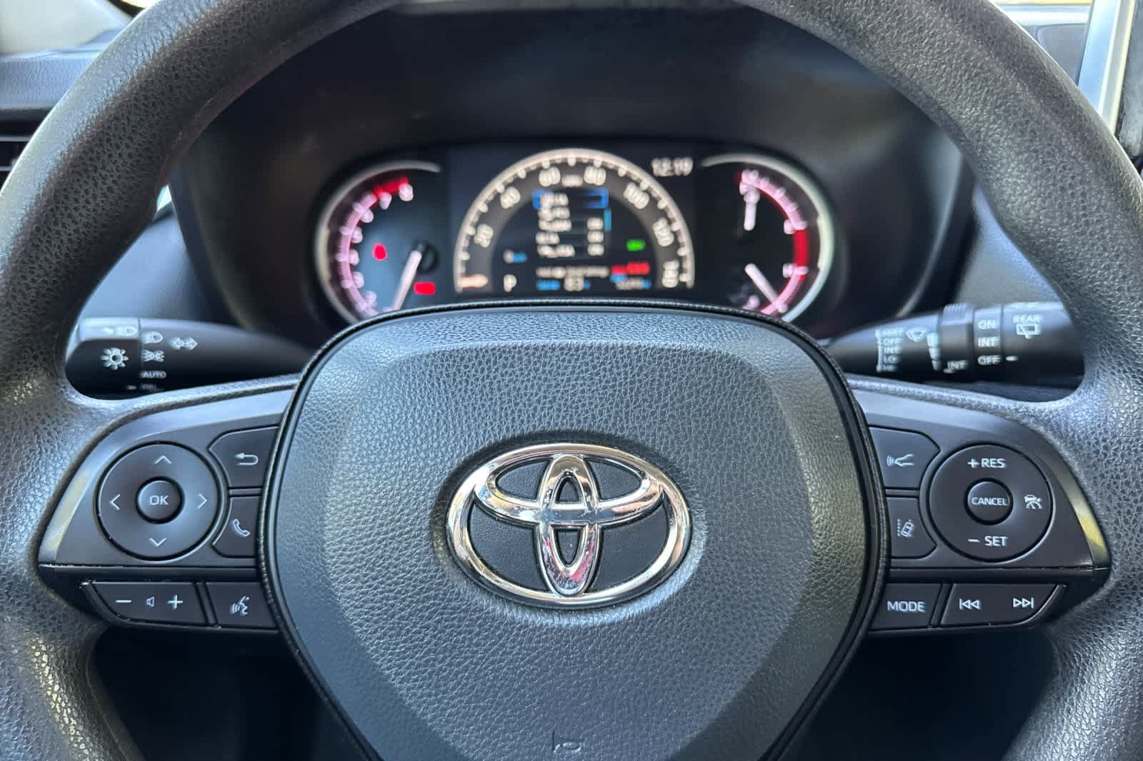 Used 2024 Toyota RAV4 XLE FWD image 23
